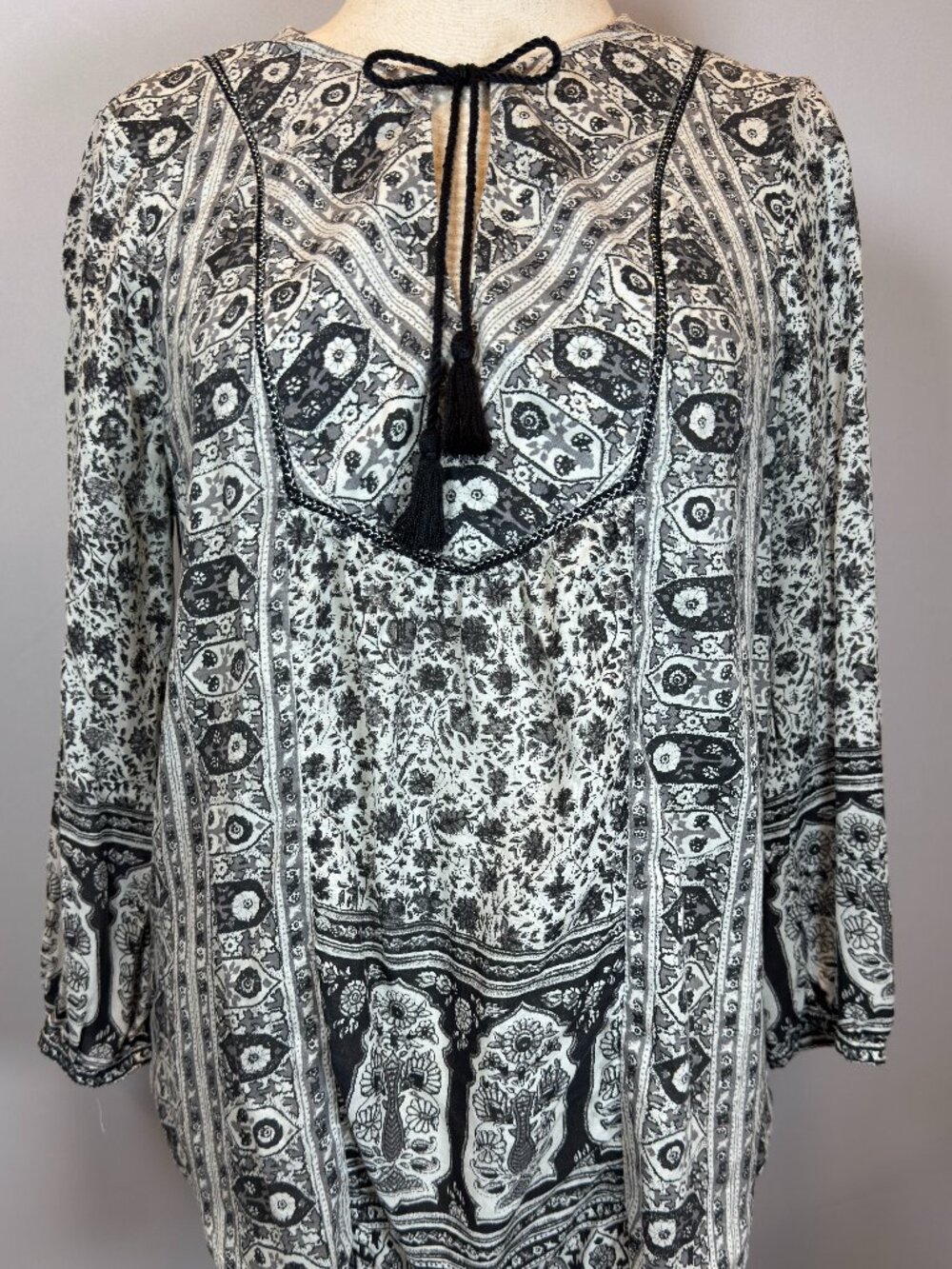 Lucky Brand Womens M Boho Paisley Tunic Top Black Ivory Floral Accent Tassel Tie